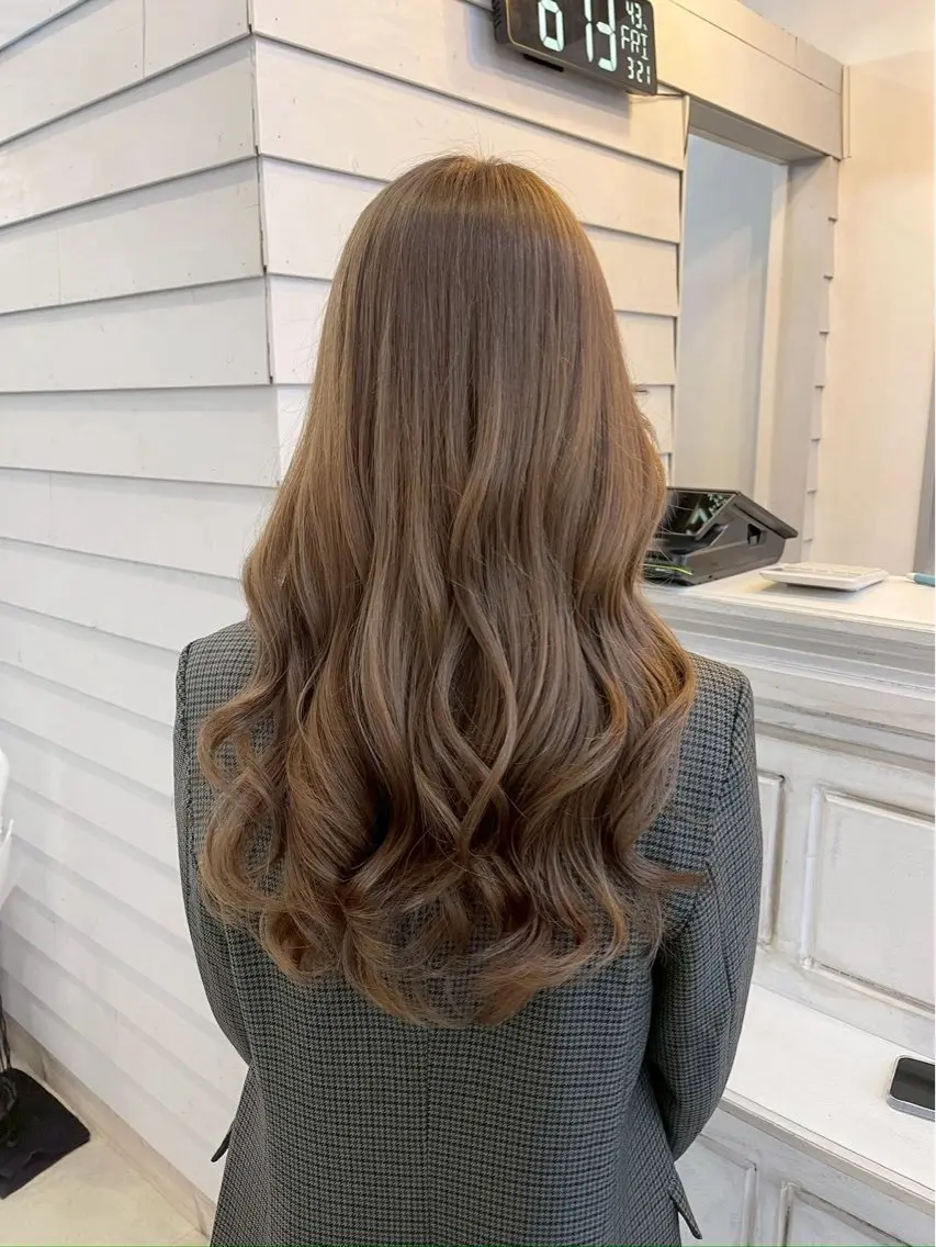 セミロング カラー ベージュカラー カット ヘアカラー トリートメント GiseL 博多筑紫口店のヘアスタイル