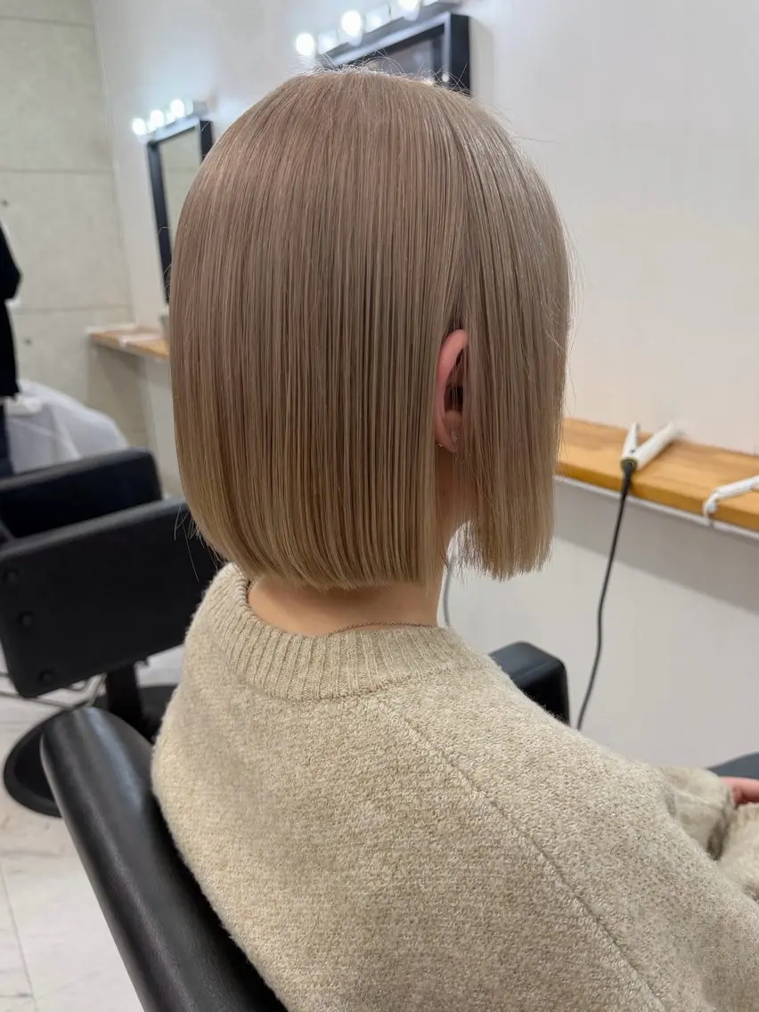 ショート カラー ベージュカラー ブリーチ ブリーチなしカラー ホワイトベージュ ヘアカラー トリートメント 🎀透明感 カラーHiROEのヘアスタイル