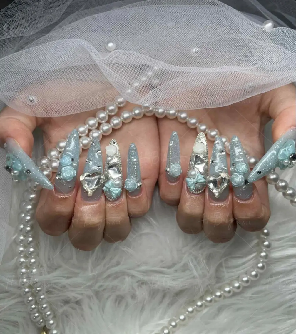 ネイル オーロラネイル フレンチネイル ジェルネイル ハロウィン キラキラネイル H.baby Nail Salonのネイルデザイン
