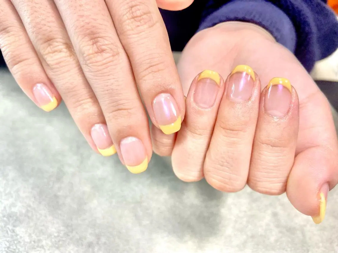 ネイル フレンチネイル ミラーネイル 黄色 salon de oct.のネイルデザイン