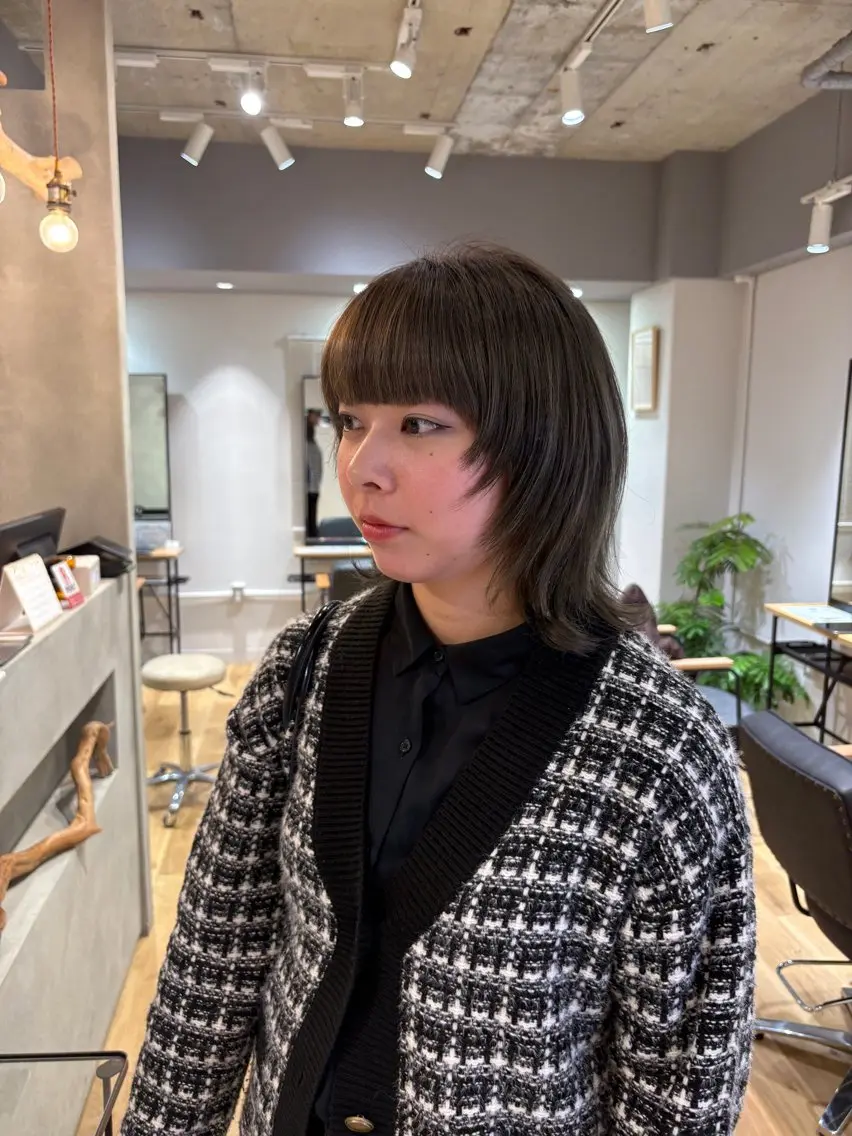 ミディアム ウルフカット ヘアカラー こうやま みるのヘアスタイル