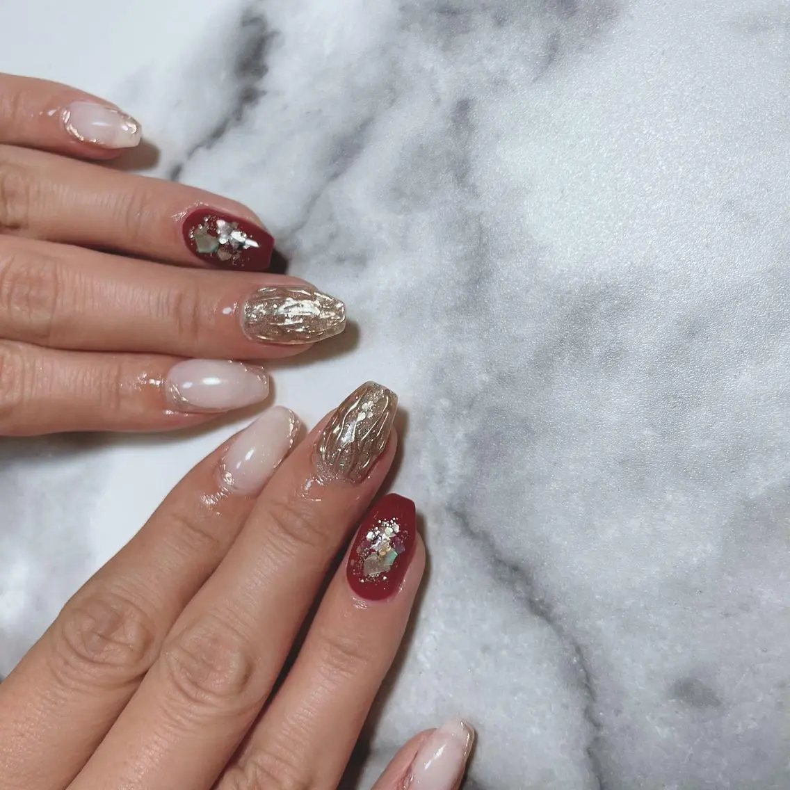 ネイル ボルドー ゴールド ミラーネイル 冬ネイル Kayo 💅のネイルデザイン