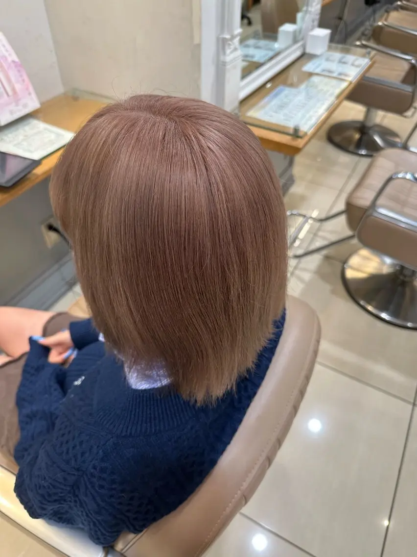 ショート ヘアカラー 横浜⭐️ブリーチ モデル💫あみ💫のヘアスタイル