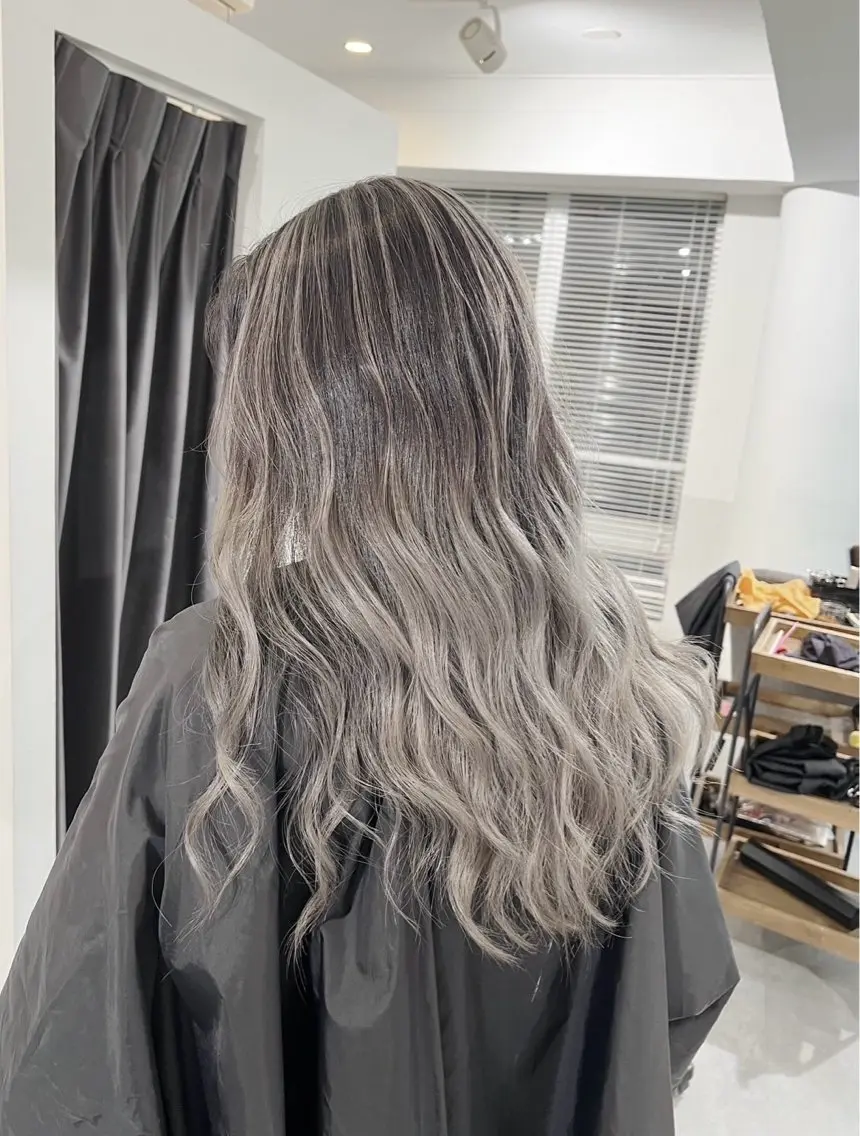 ロング カラー バレイヤージュ グレージュ レイヤーカット ヘアカラー トリートメント 指名数No.1 /NAOYAのヘアスタイル