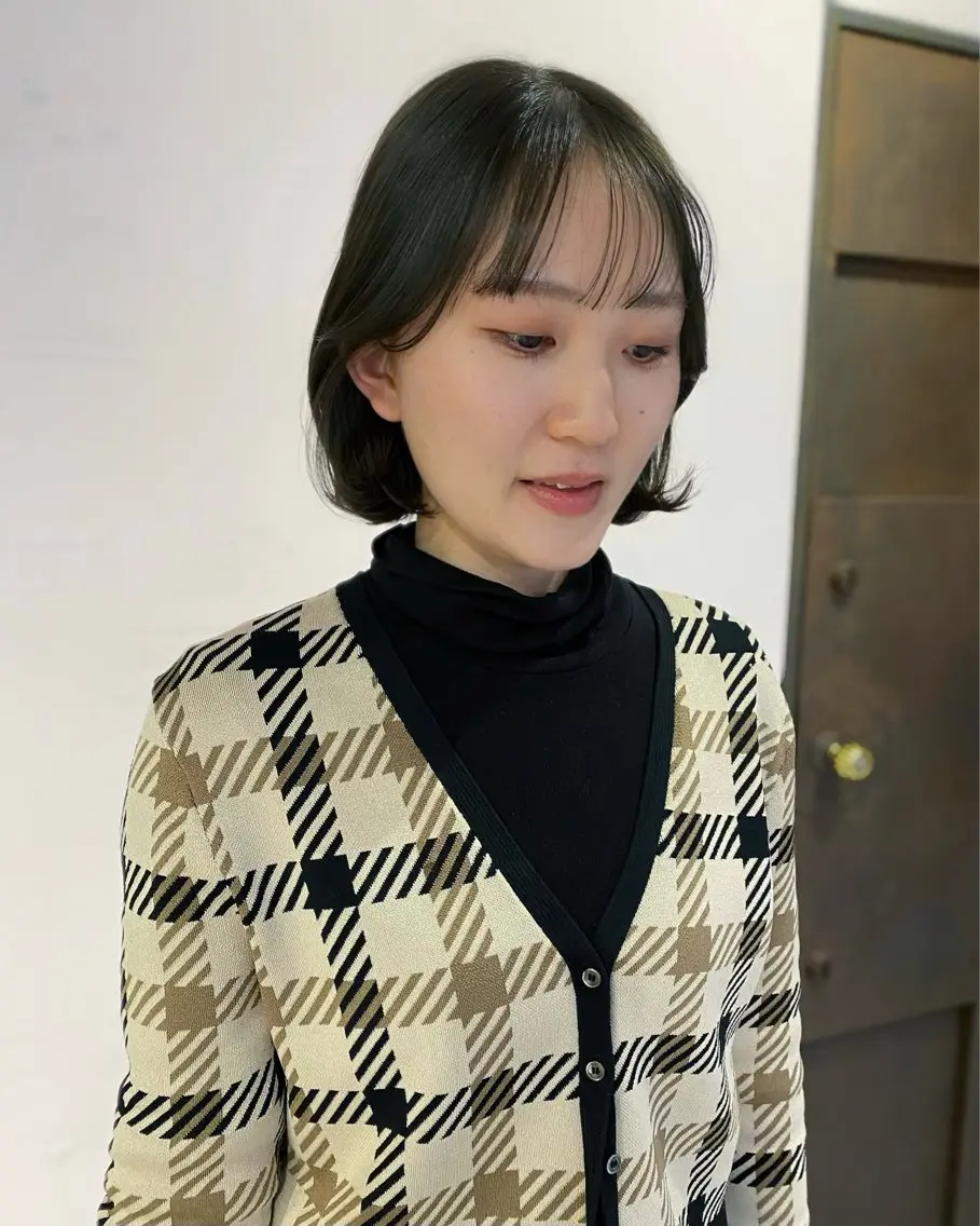 ミディアム カラー オリーブグレー ボブ 韓国風ヘア カット ヘアカラー アオイ🩵レイヤー /柔らかカラーのヘアスタイル