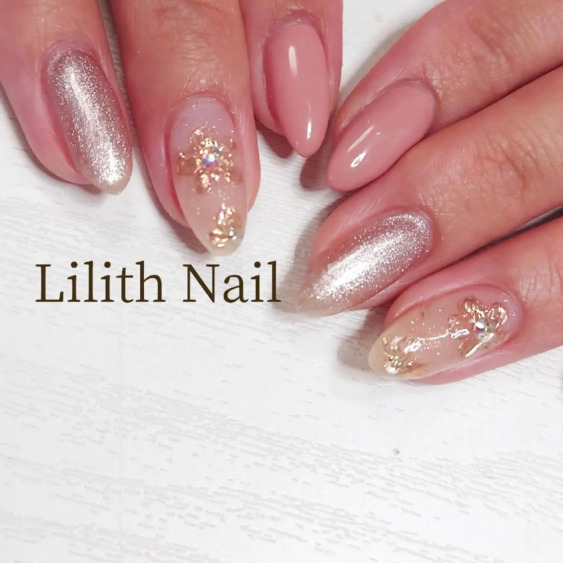 ネイル ゴールド キラキラネイル ミラーネイル ピンク 春ネイル ハンドネイル Lilith Nailのネイルデザイン