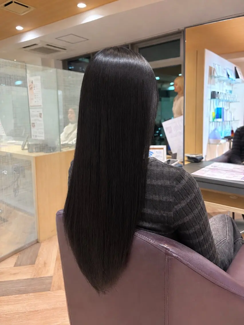 カラー 黒髪 ブリーチ ナチュラルブラック ヘアカラー 菊地 楓のヘアスタイル