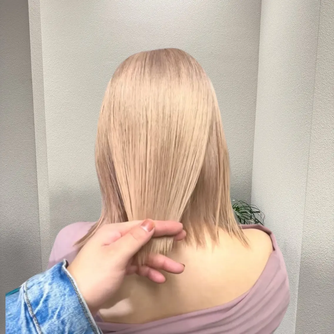 ショート カラー ベージュカラー ブリーチ ケアブリーチ ハイトーンカラー ミルクティーベージュ ヘアカラー トリートメント ヘアセット ✨ブリーチ支持No1 複雑履歴修正/舘岡のヘアスタイル