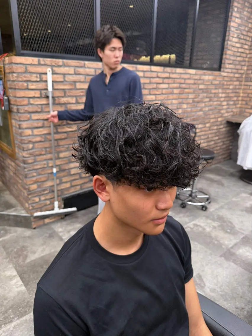 パーマ メンズ カット パーマ シャドウ/フェザー 朝崎倭斗のヘアスタイル