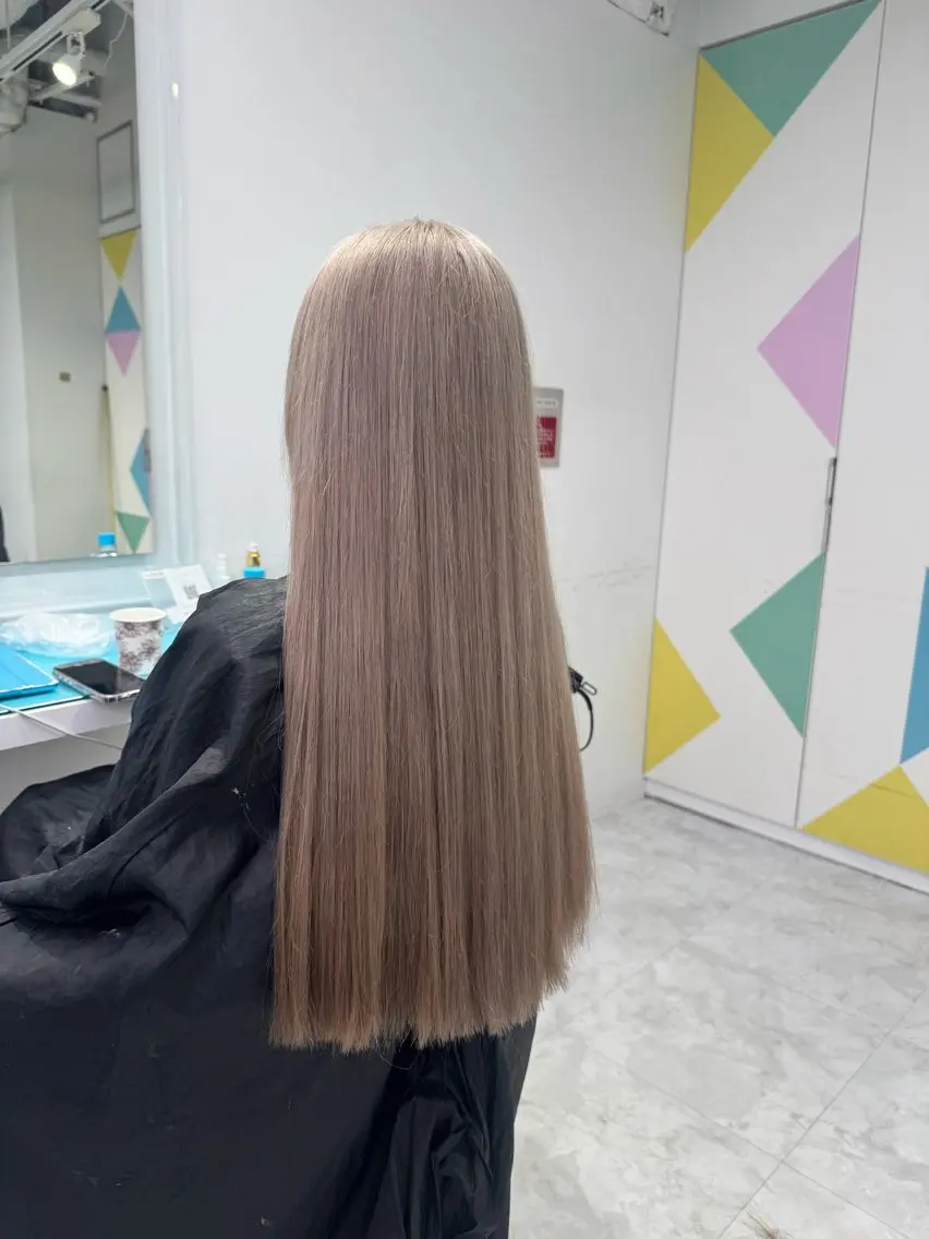 カラー ミルクティーベージュ 🤍Yumeのヘアスタイル