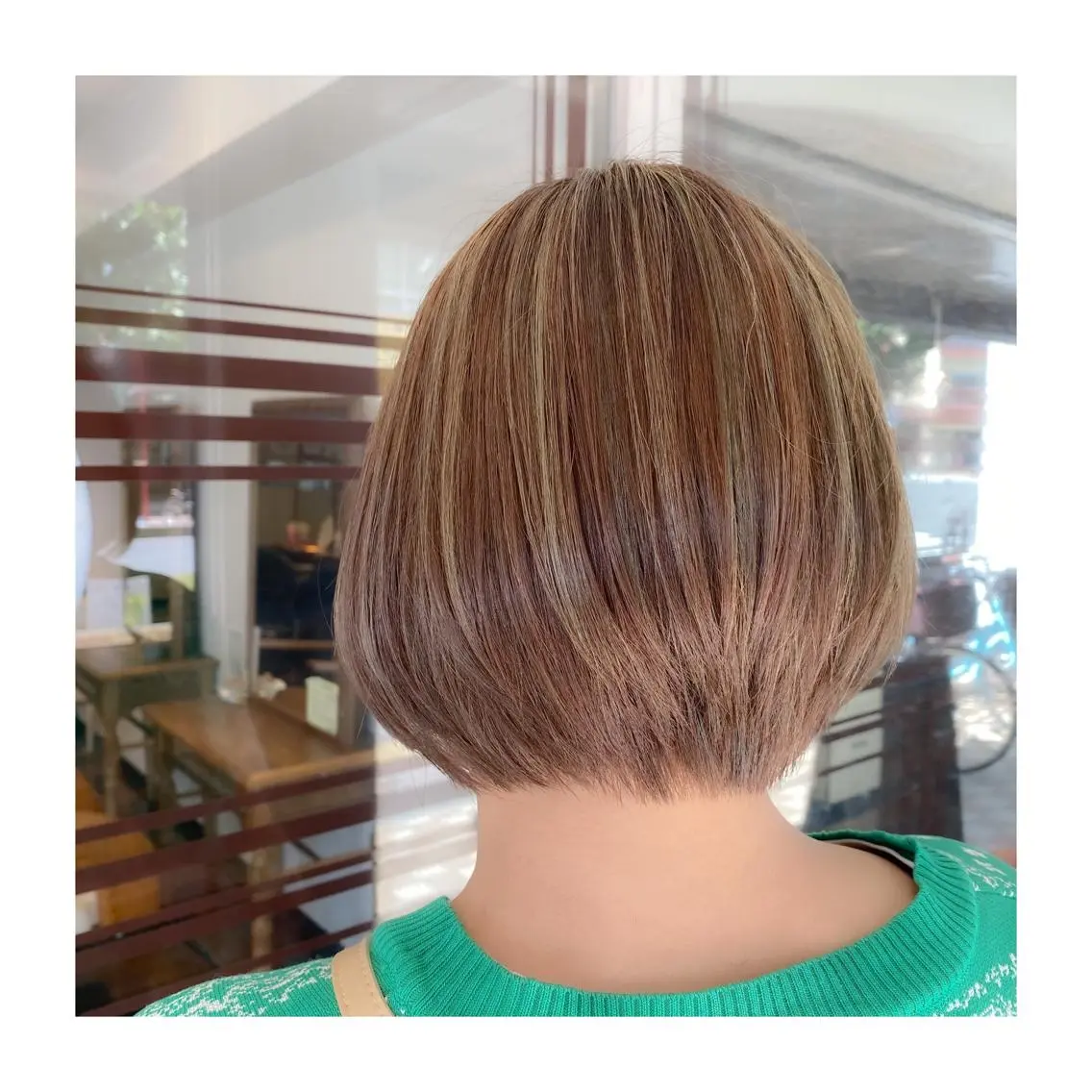ショート カラー ベージュカラー ハイライトカラー ボブ ハイライト ヘアカラー 小森谷 亮太のヘアスタイル