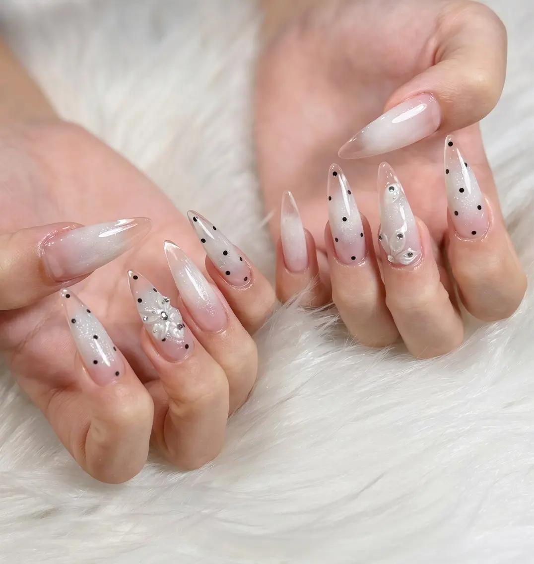 ネイル オーロラネイル チークネイル フットネイル フレンチネイル ジェルネイル ハンドネイル Nichi Nailsのネイルデザイン