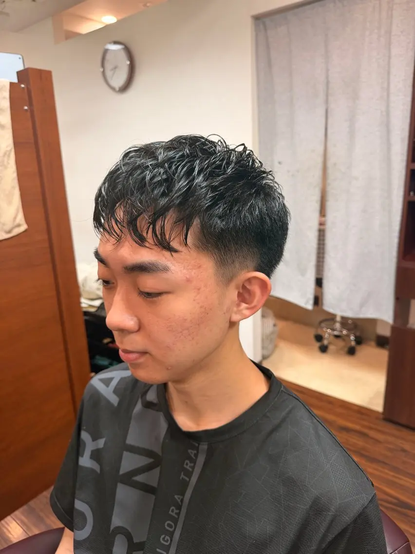ショート メンズ 糸山 仁のヘアスタイル
