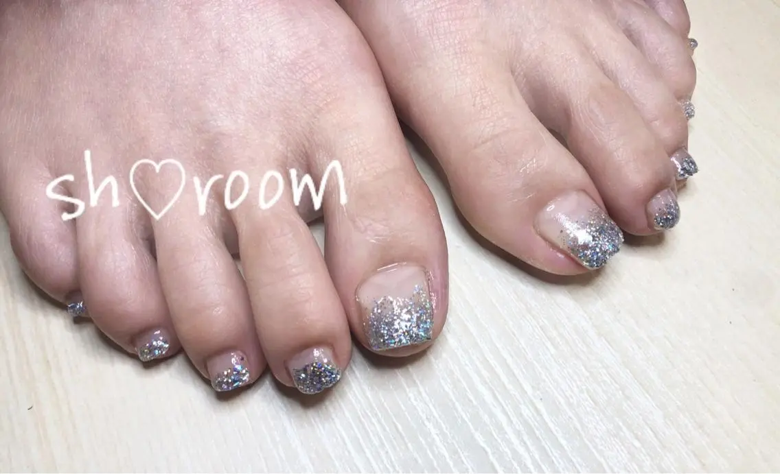 ネイル アートネイル フットネイル フレンチネイル グラデーション キラキラネイル フットネイル Nail salon Ruuのネイルデザイン
