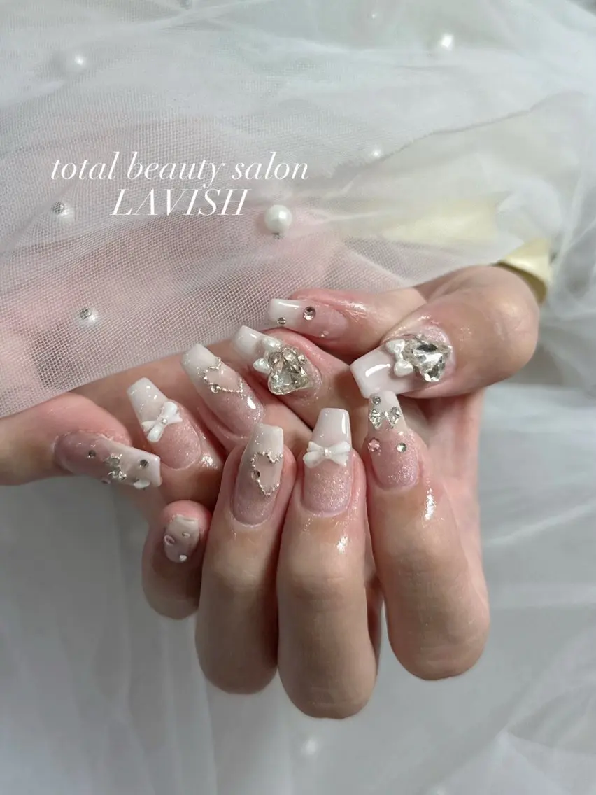 ネイル ハンドネイル フットネイル LAVISH nanamiのネイルデザイン