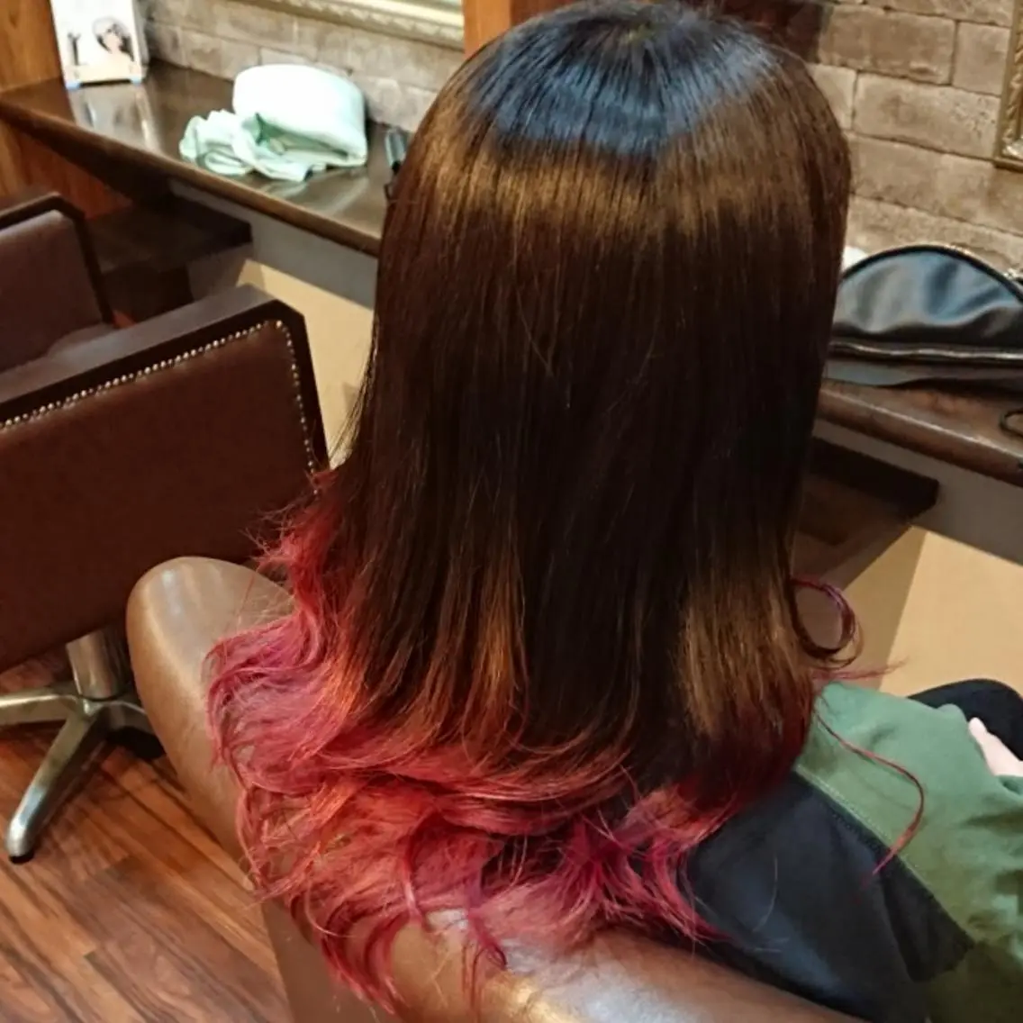 セミロング カラー ヘアカラー トリートメント 美髪 カラーリストのヘアスタイル