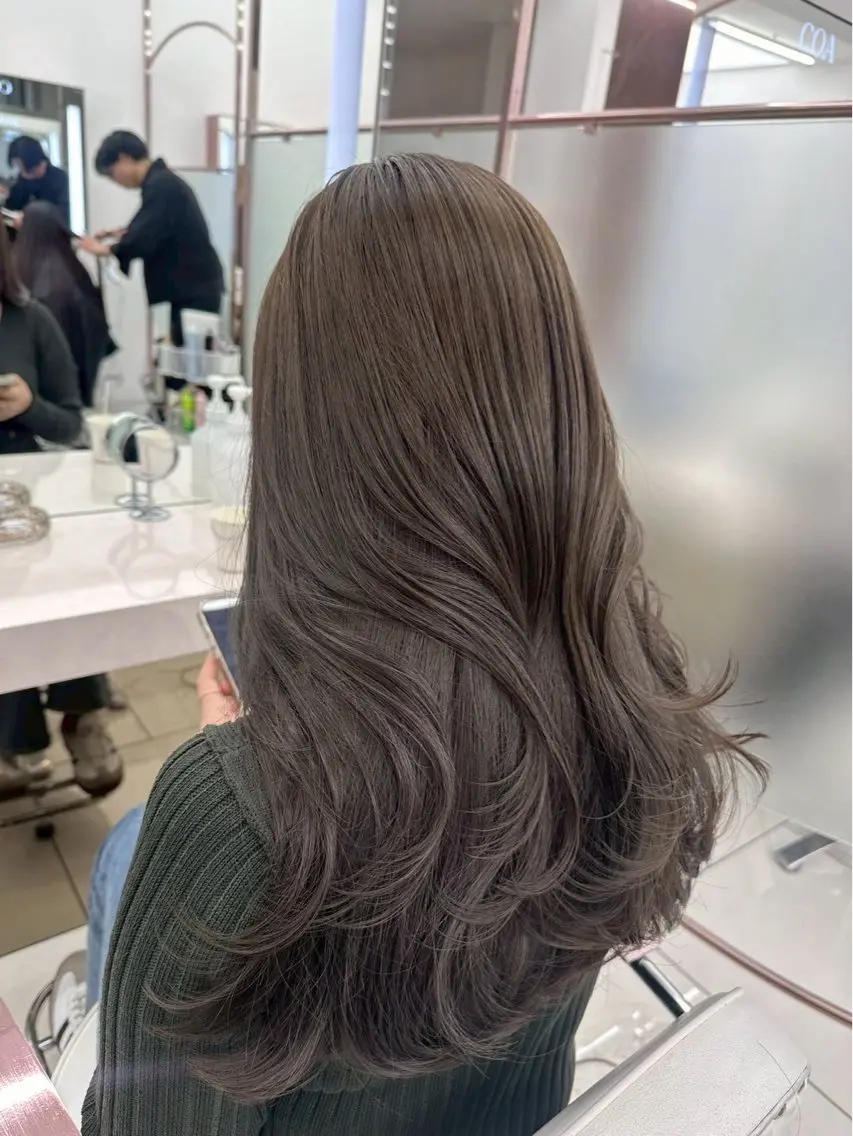 ロング カラー ベージュカラー オリーブベージュ ヘアカラー 이상우(イサンウ) COAginzaのヘアスタイル