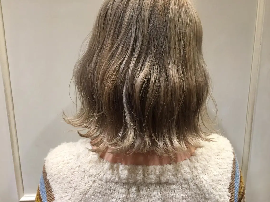 ミディアム カラー ヘアアレンジ ブリーチ rico_by ヘアとアイブロウの眉毛・アイブロウイメージ