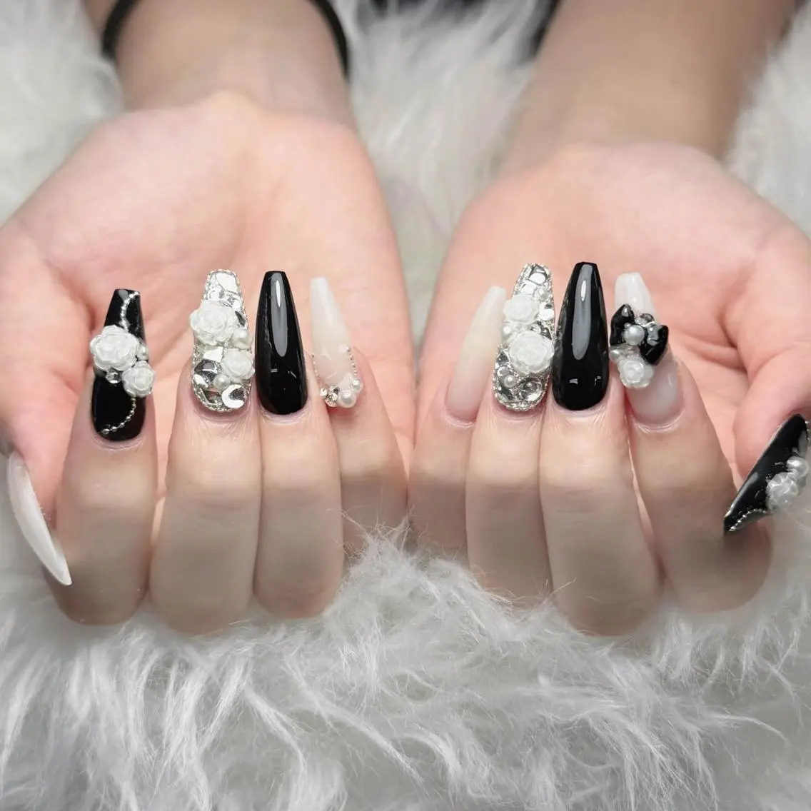 ネイル アートネイル フレンチネイル キラキラネイル 韓国ネイル ロングネイル Mika Nails 心斎橋のネイルデザイン