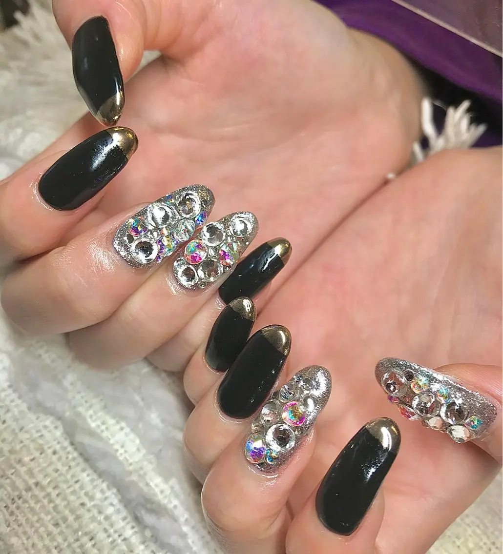 ロング カラー パーマ ヘアアレンジ メンズ キッズ ネイル マツエク・マツパ 黒髪 ミラーネイル el. by Aoのネイルデザイン