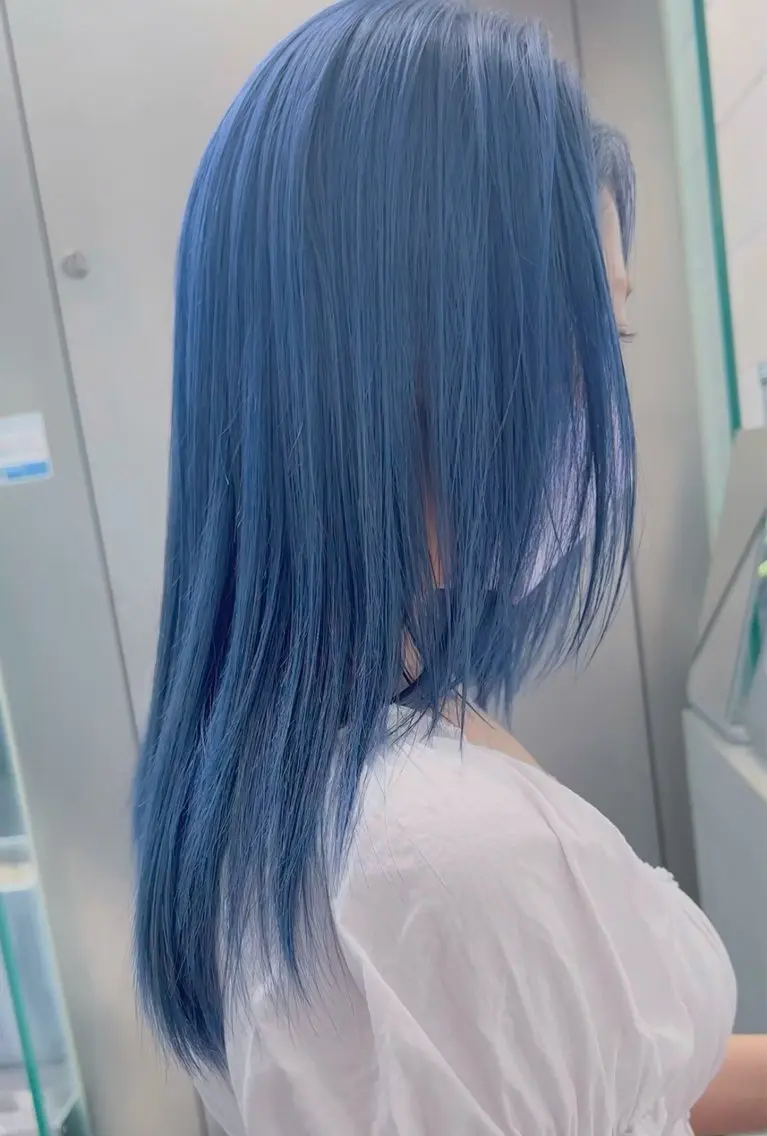 ロング カラー ブルーカラー ヘアカラー トリートメント CHERIEブリーチ ダブルカラー 天神のヘアスタイル