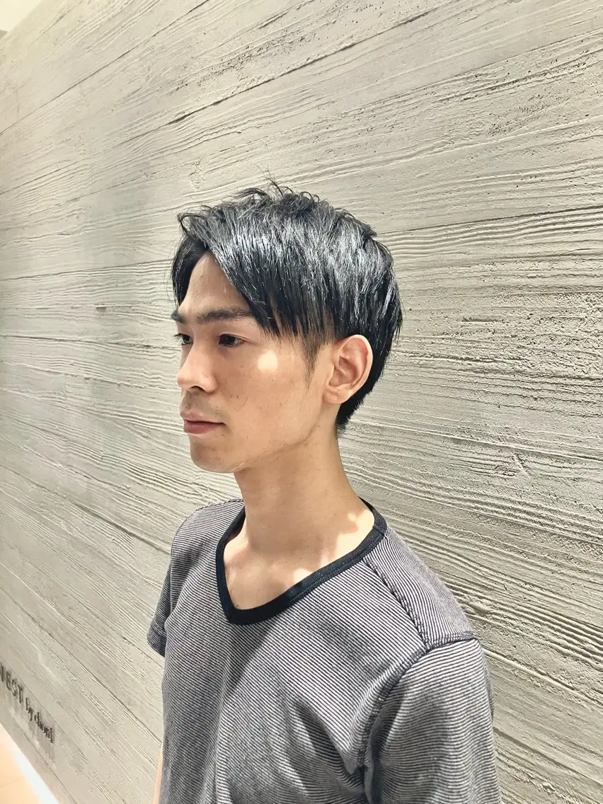 ショート サキ🤍ハイトーン 🪩レイヤーカットのヘアスタイル
