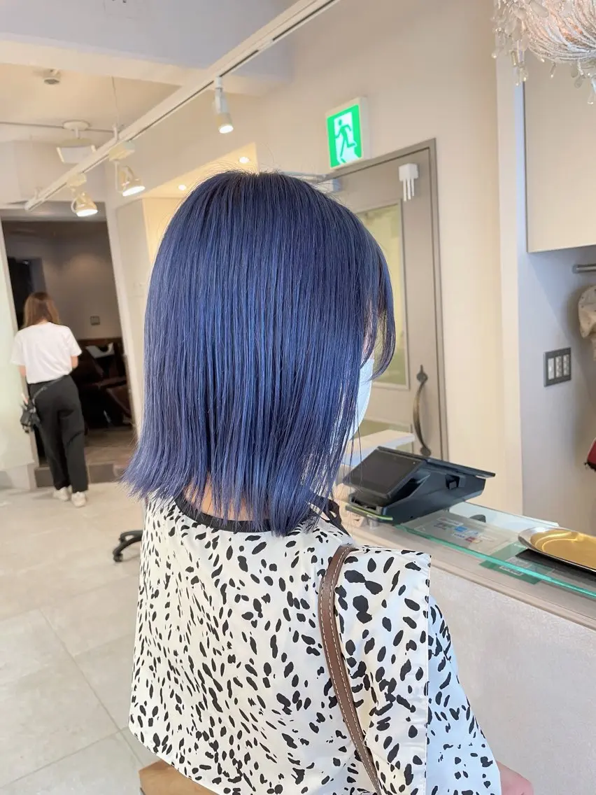 ミディアム カラー ブリーチ ブルーカラー ラベンダーカラー カット ヘアカラー トリートメント 切りっぱなしボブ ソノキユウカのヘアスタイル