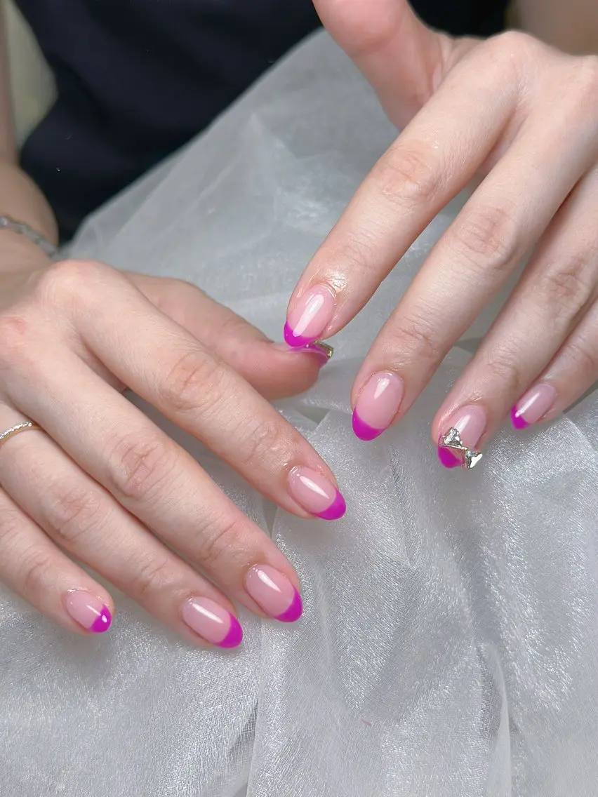 ネイル フレンチネイル ハンドネイル Maggie nailクロのネイルデザイン