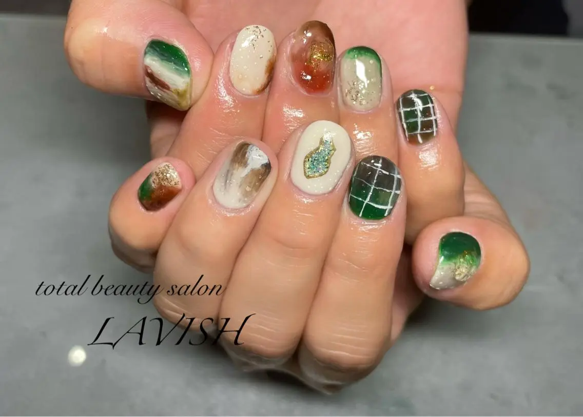 ネイル LAVISH 大和店 emi･:*+のネイルデザイン