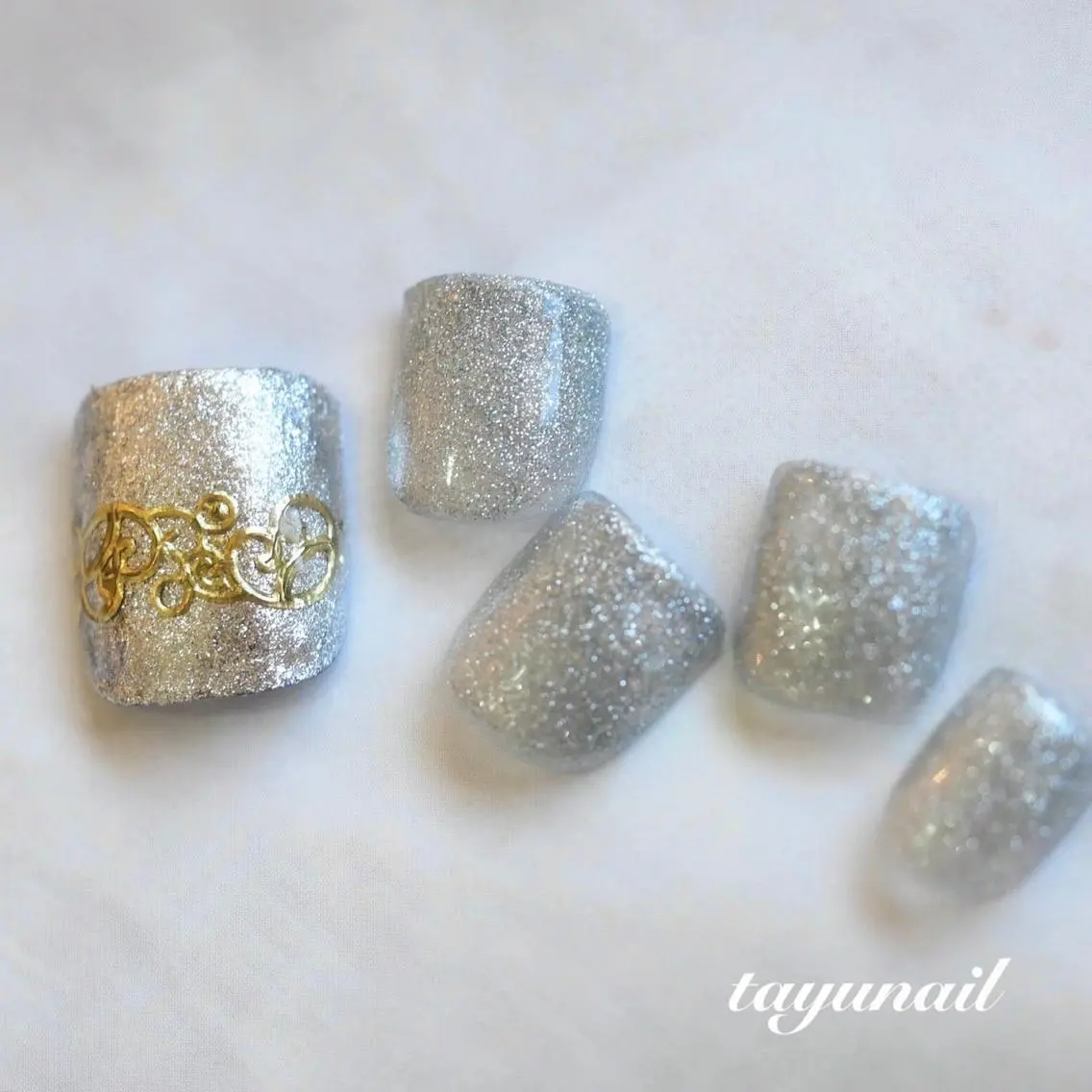 ネイル アートネイル ブルー フットネイル ジェルネイル キラキラネイル ネイルサロン 【たゆnail】のネイルデザイン