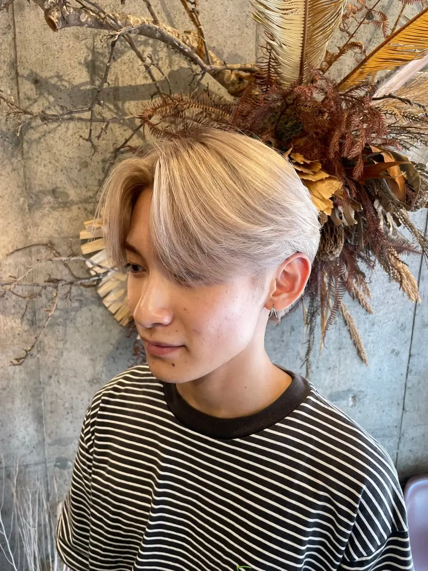 ショート カラー メンズ メンズブリーチ ブリーチ カット ヘアカラー 宇野 颯太のヘアスタイル