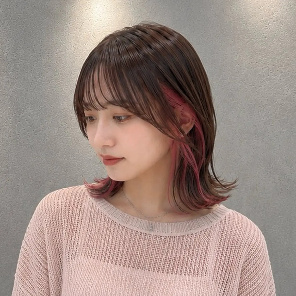ミディアム カラー 小島 咲音/艶カラー /レイヤー/縮毛矯正のヘアスタイル