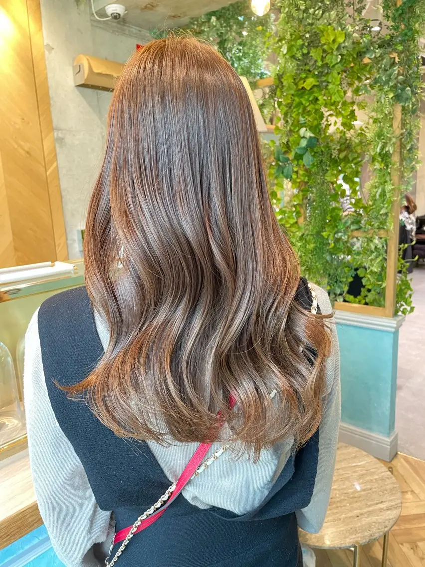 ロング ヘアカラー トリートメント 山本翔一郎 韓国顔周りレイヤーのヘアスタイル