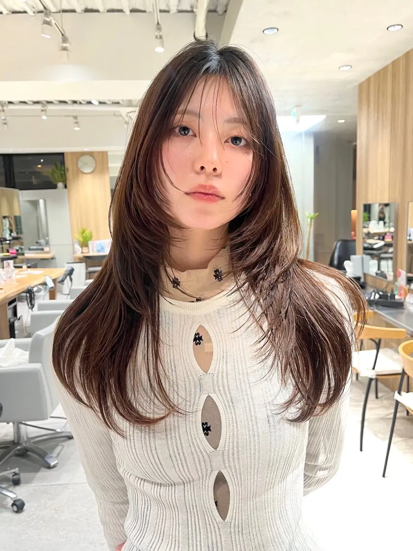 セミロング レイヤー MINX伊藤なず菜のヘアスタイル