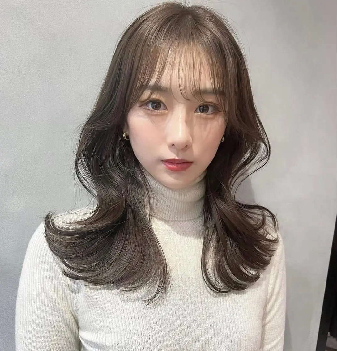 セミロング カット 広瀬 帆々乃のヘアスタイル