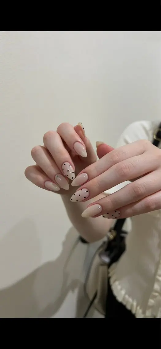 ネイル ドット Fleuri 🌿のネイルデザイン