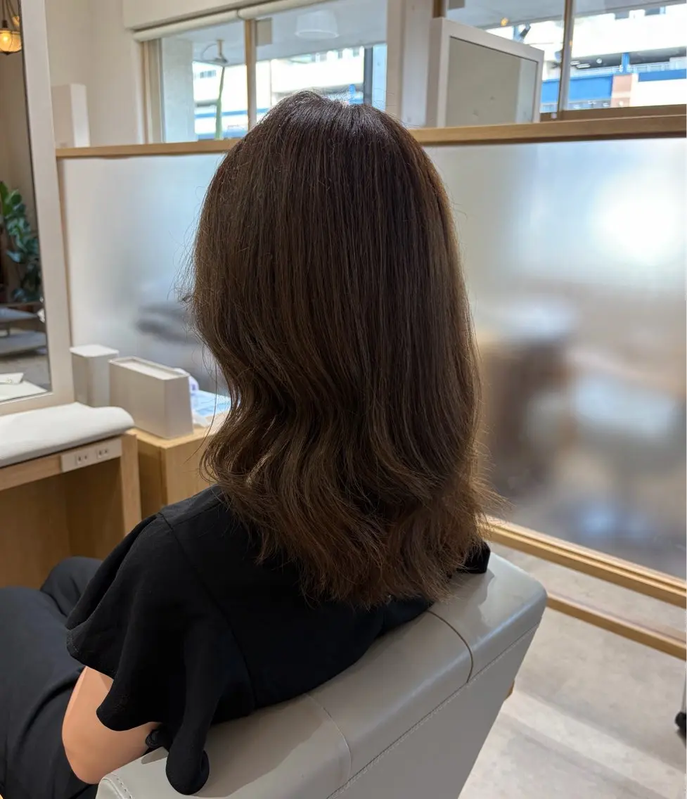 セミロング ヘアカラー トリートメント カラーモデル募集中 🍀 上地 虹奈のヘアスタイル