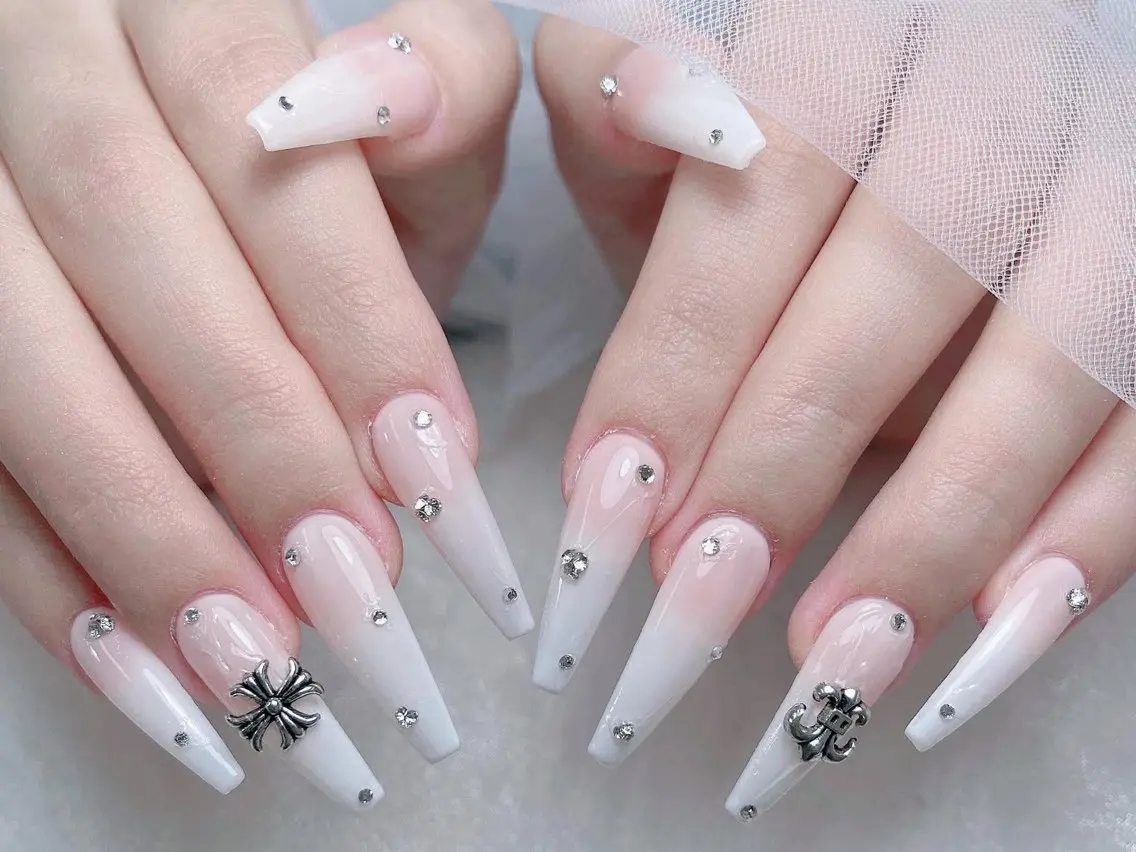 ネイル 長さ出し 韓国ネイル スカルプネイル ワンホンネイル ハンドネイル ハンドケア Akira✨ nailのネイルデザイン