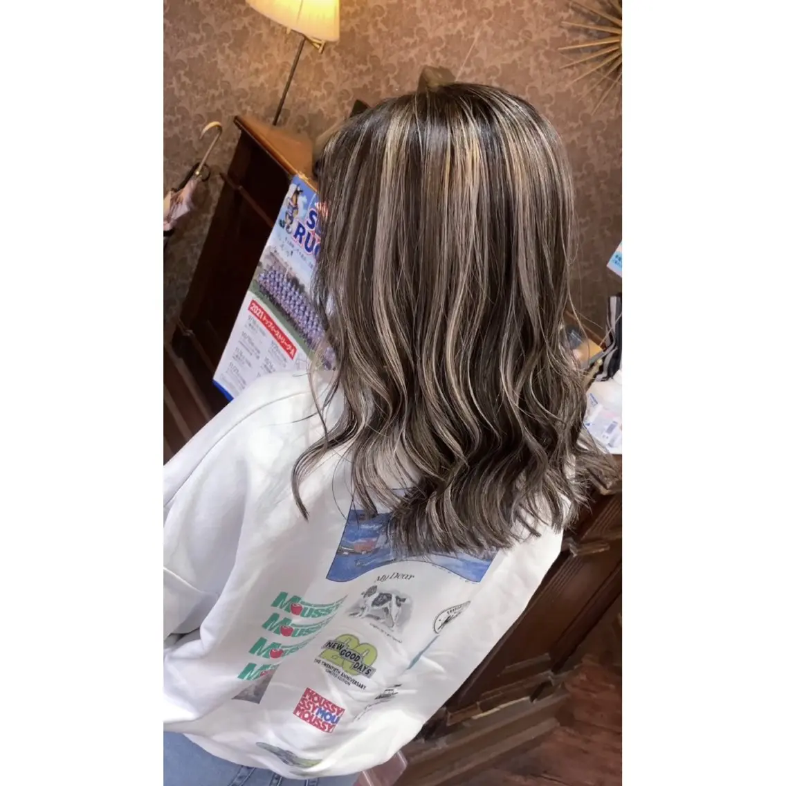 セミロング カラー バレイヤージュ ハイライトカラー ハイライト レイヤーカット be yondのヘアスタイル