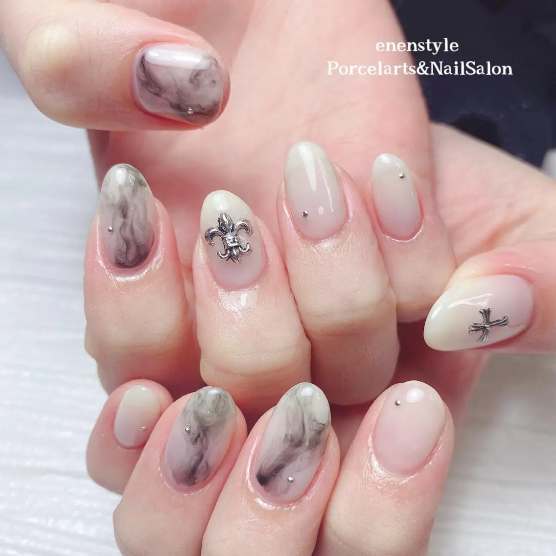 ミディアム ネイル 🐾enen style 🐾のネイルデザイン