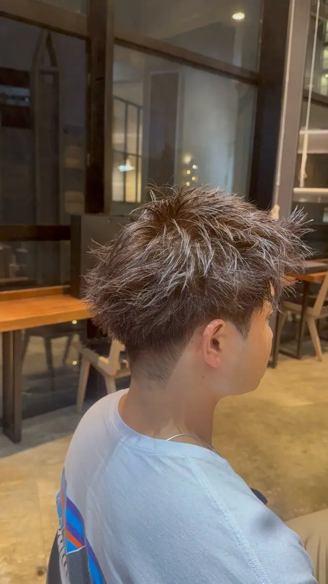 ショート カラー メンズ メンズブリーチ アッシュ アッシュブラウン ブリーチ ブラウンカラー ヘアカラー トリートメント メンズ特化/フェード /パーマ/渋谷/千尋のヘアスタイル