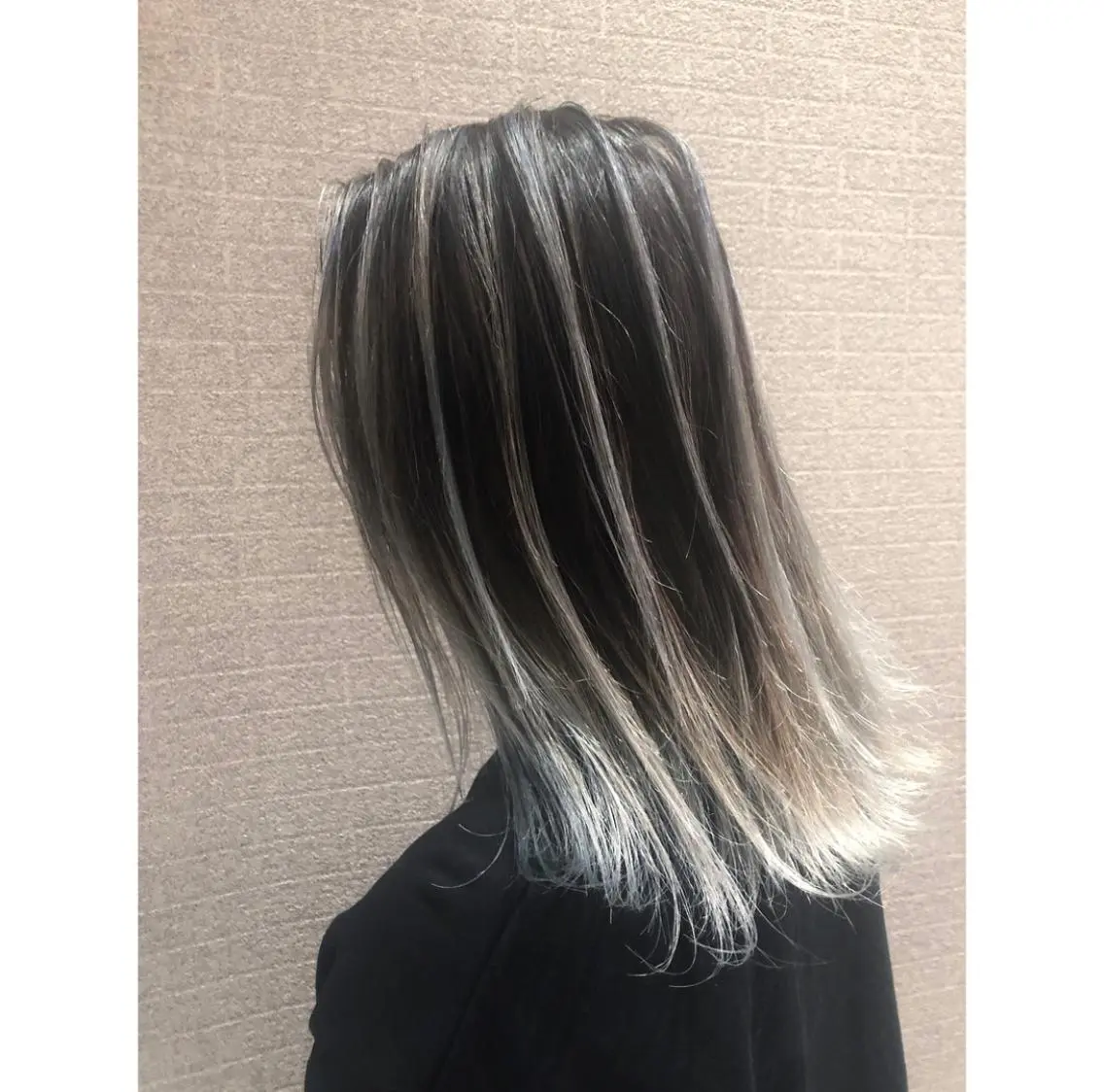 ミディアム カラー ヘアアレンジ バレイヤージュ デザインカラー グラデーションカラー ハイライトカラー ハイトーンカラー アンドウ ユウ/ レイヤーカット/韓国のヘアスタイル