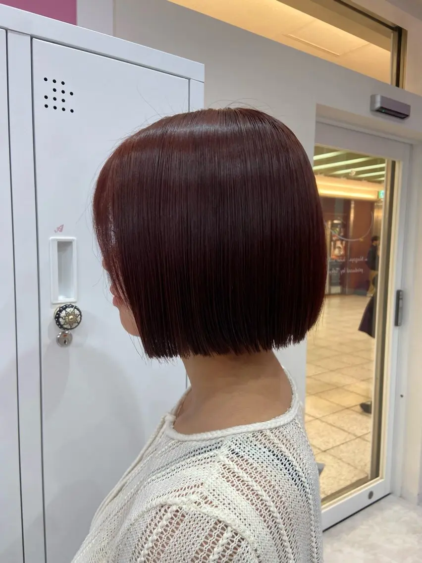 ショート カラー ブリーチ ダブルカラー ブリーチなしカラー レッドカラー Hirona 縮毛矯正/髪質改善のヘアスタイル
