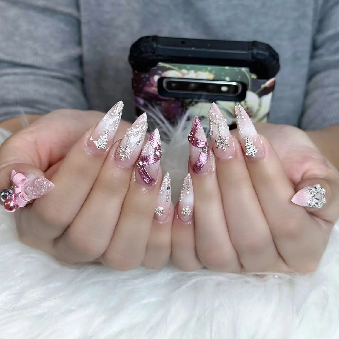 ネイル オーロラネイル ボルドー ブラウン 氷ネイル・うるうるネイル キラキラネイル ハンドネイル Julli NailStudioのネイルデザイン