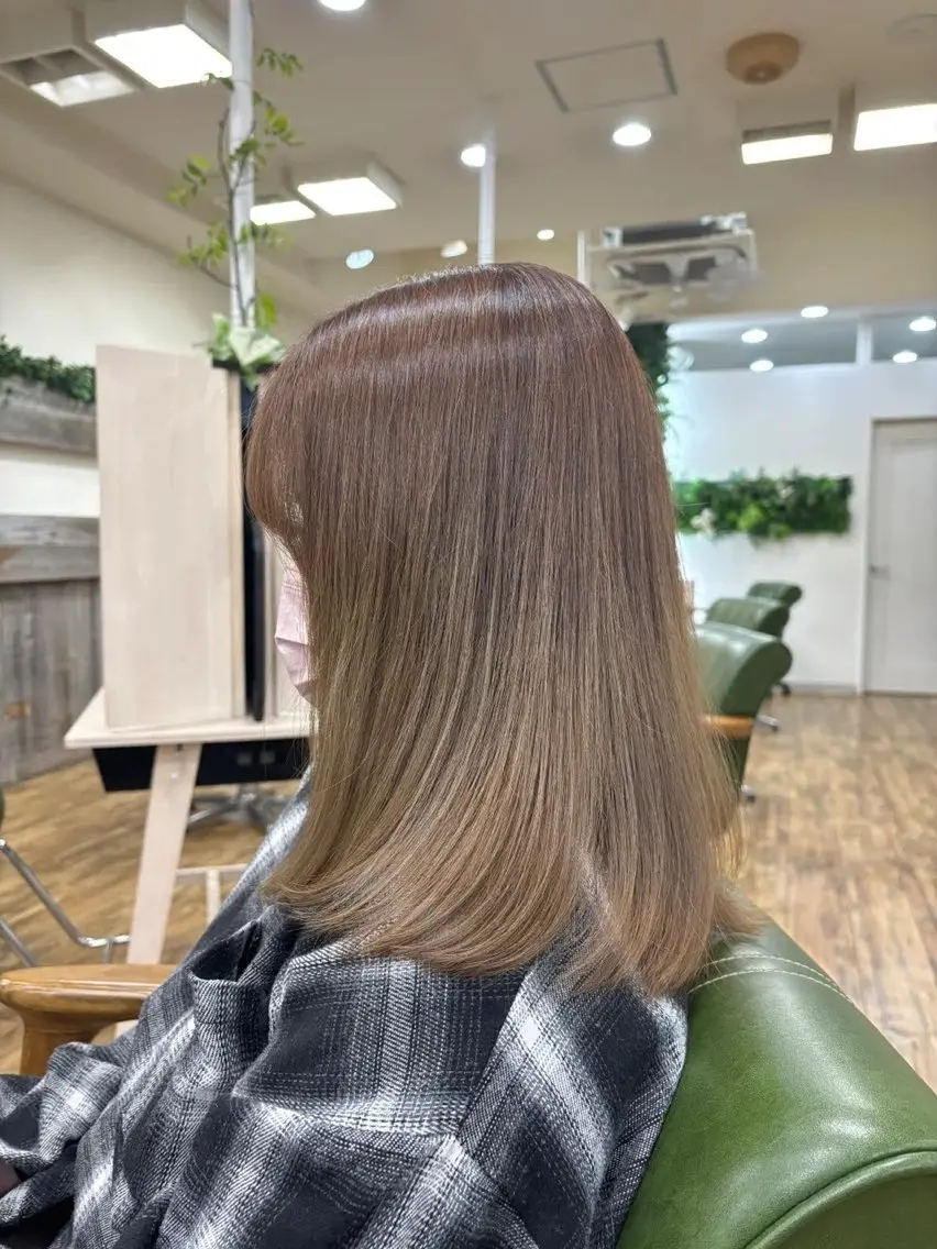 セミロング カラー ✨Kplus✨ 熊坂 みのり✨のヘアスタイル