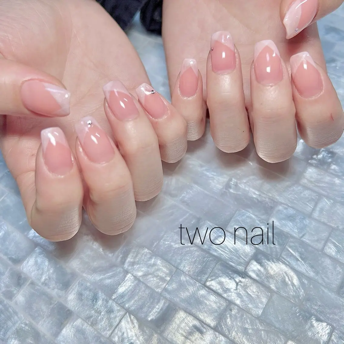 ネイル アートネイル ブラウン ネイルチップ ホワイト ハンドネイル two nailのネイルデザイン