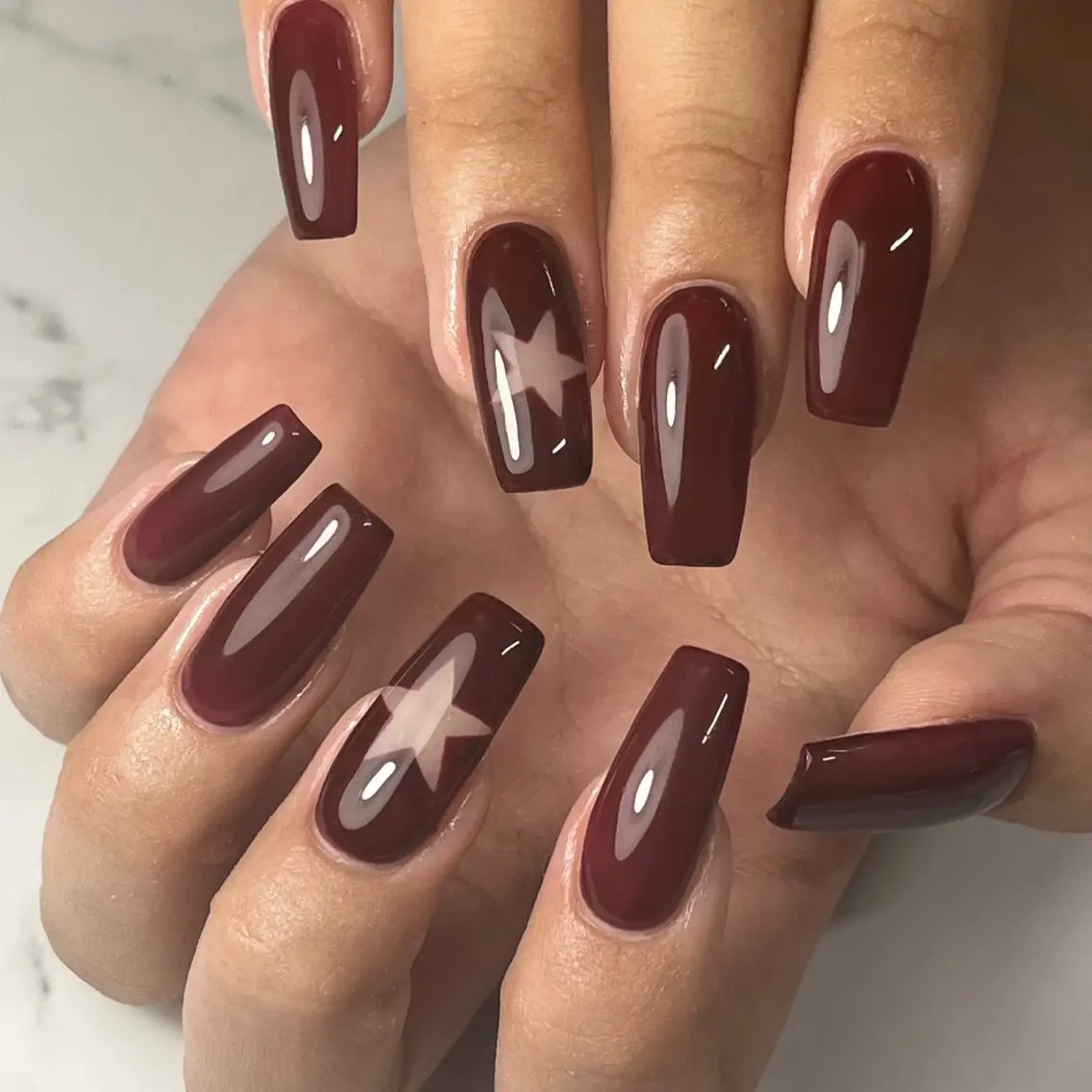 ネイル ボルドー ロングネイル ワンカラーネイル シンプルネイル スクエアネイル ハンドネイル NAIL NOWのネイルデザイン