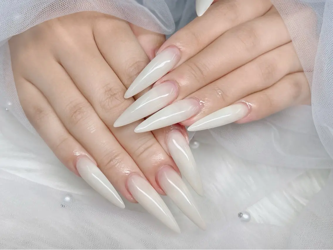 ネイル ブルー チークネイル ドット フレンチネイル ジェルネイル ハンドネイル Kei Nail Salonのネイルデザイン