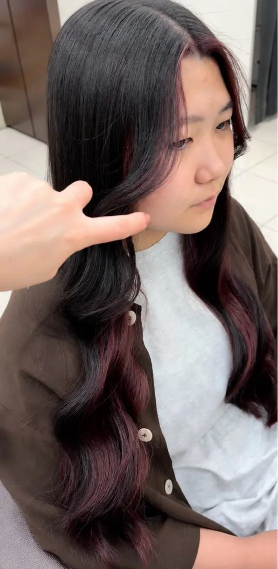 ロング カラー 黒髪 ボルドーカラー 透明感カラー デザインカラー ヘアカラー 🫧【デザインハイト ーン】Sachi🫧のヘアスタイル