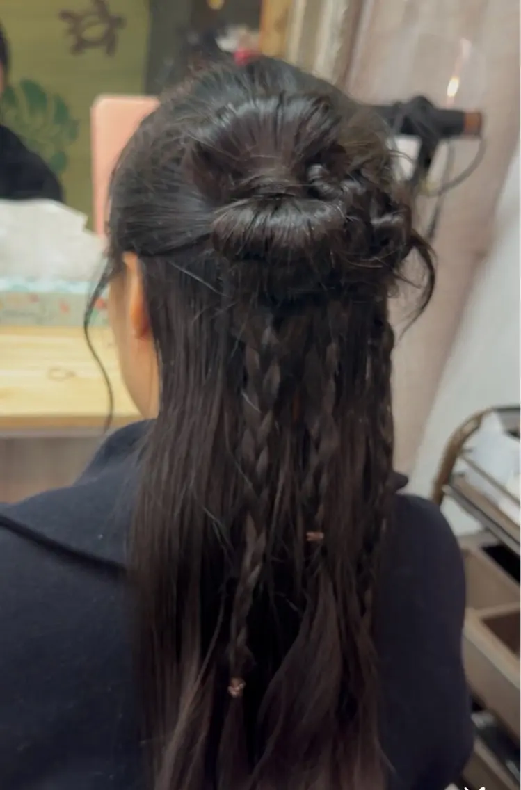 ロング ヘアセット 川本 葵のヘアスタイル